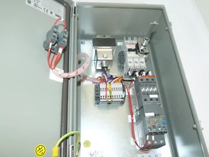 Panel de arranque de motor combinado 20 hp 480v n4/12 abb Disco Interruptor ELO CPT HOA - Imagen 1 de 4