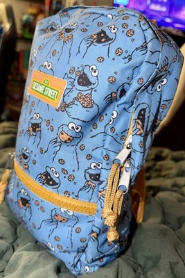 Mini Mochila Cookie Monster 11” Sesame Street Azul 2022 Nova Frete Rápido - Imagem 1 de 4