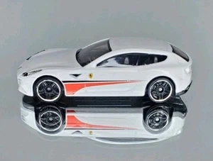 Hot Wheels Ferrari FF 5pk Exclusive - Picture 1 of 2