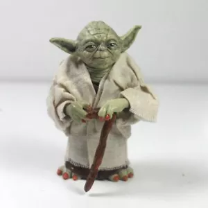 NUOVO Modellino Star Wars YODA Dagobah scala 12 pollici (4,7" altezza effettiva) 1/6 - Foto 1 di 7