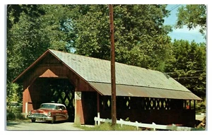Antiguo puente de madera cubierto en Brattleboro Vermont década de 1950 postal de automóvil - Imagen 1 de 2