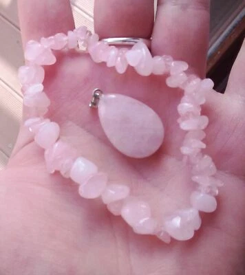 lot de 2 bijoux en quartz rose naturel : pendentif goutte et bracelet baroque - Photo 1/4
