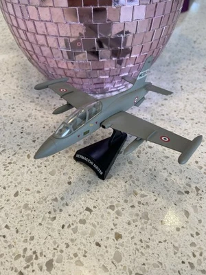 Литая модель самолета Del Prado Aermacchi MB339 масштаб 1:94 - Изображение 1 из 3