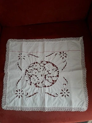 Joli Napperon Ancien Brodé  Dentelle Floral Tres Bel État Ni Tâches Ni Accro. - Photo 1/4