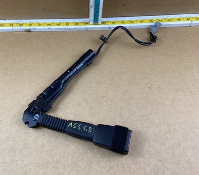 Tensor de hebilla de cinturón de seguridad delantero derecho BMW 328i 2007-2013 7213564 OEM Foto 1 de 4