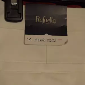 Rafaella Women's Size 14 Classic White Capri Pants High Rise Straight Hip NWT - Picture 1 of 5