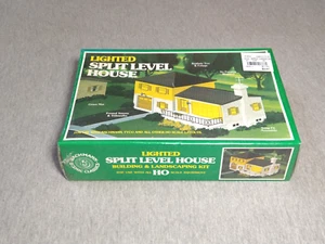 Bachmann HO Lighted Split-Level House 49-2572 - Sealed ~ TS - Picture 1 of 2