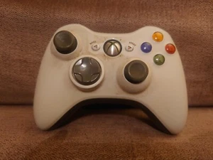 Microsoft Xbox 360 Wireless White Controllers Working - Picture 1 of 7