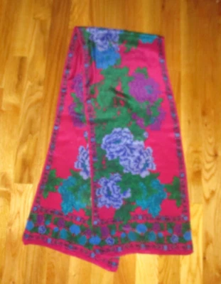 Шарф продолговатый Liz Claiborne Fuchsia розовый зеленый синий цветочный 100% шелк 52 дюйма - Изображение 1 из 4