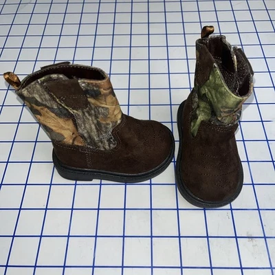 Детские камуфляжные сапоги Faded Glory для зимы. Легкий крючок и петля размер 2 - Изображение 1 из 4