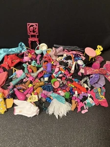 Enormes 100+ Piezas de Barbie y Familia Zapatos, Pares y Individuales y Accesorios - Imagen 1 de 4