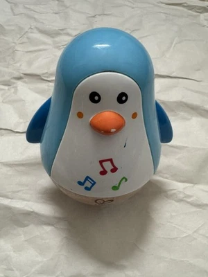 Pingüino musical Hape Wobble juega cuando se tambalea juguete de 4,5 pulgadas niño pequeño  Foto 1 de 4