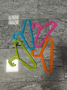 IKEA BAGIS Kinderkleiderbügel BUNT 8er SET Kleiderbügel Hosenbügel Hemdenbügel* - Bild 1 von 1