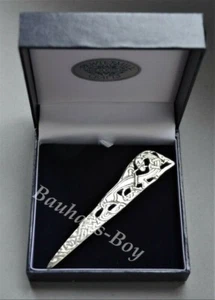 Pewtermill KILT PIN PEWTER HOUNDS CELTIC KNOTWORK MADE IN SCOTLAND HIGHLAND MENS - Picture 1 of 6