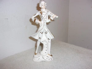VINTAGE  PORCELAIN MALE MUSICIAN PLAYING VIOLIN FIGURINE WHITE w/ GOLD ACCENTS - Picture 1 of 6