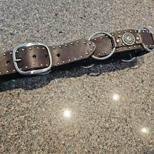 BAD Damen große Nieten mit auffälligen Creolen Leder & Metallarbeiten schwarz Biker Gürtel neu ohne Etikett - Bild 1 von 14