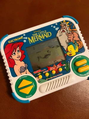 Juego LCD portátil Tiger Electronics Little Mermaid 1990 vintage - probado funcionando Foto 1 de 4