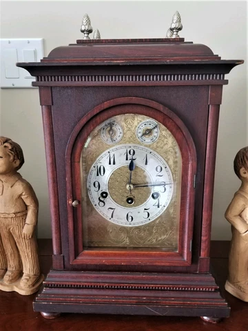 Junghans Mahogany Bracket Clock: Westminster Chime & etching by Gorian Hettich Cover