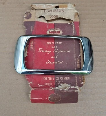 Plymouth P9 P10 1940 Nuevo de Lote Antiguo MoPar #854765 Lámpara Trasera Bisel Puerta Chryco  Foto 1 de 2