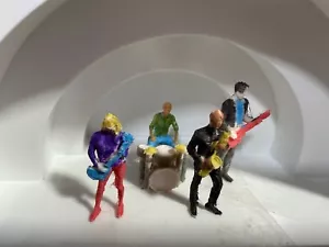 O Scale Four Piece Rock Band - Musicians Include 2 Guitarist Saxophone & Drummer - Picture 1 of 4