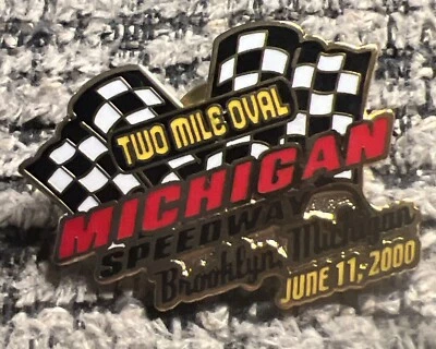 Pin Nascar de dos millas ovalado Michigan Internation Speedway 11 de junio de 2000 Foto 1 de 2