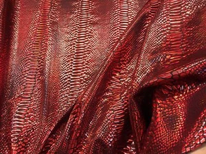 Tela de spandex elástica de 2 vías con estampado de piel de serpiente iridiscente en nailon por yarda. - Imagen 1 de 78