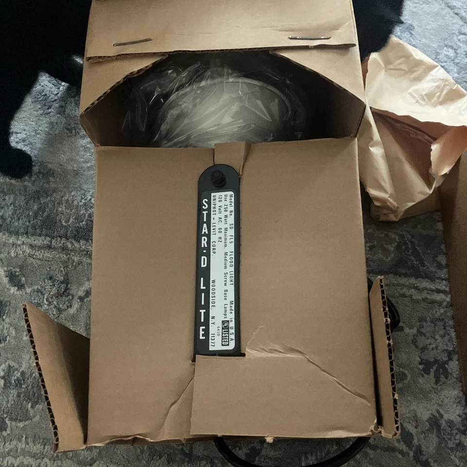 5” Diameter Reflector Flood Light  - Image 1 of 3