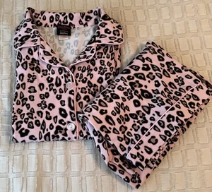BedHead for Neiman Marcus 1X rosa Leopard Baumwolle Langarm Pyjama Set gebraucht, in einwandfreiem Zustand - Bild 1 von 8