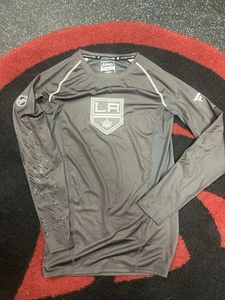 Camisa de compresión manga larga de hockey NHL LA Kings Pro Stock con empuñaduras Sr. Mediano - Imagen 1 de 3