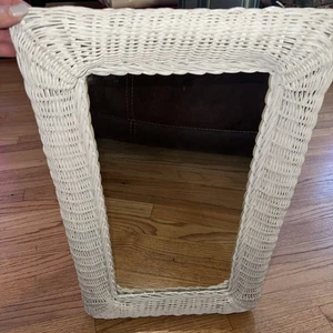 23" X 14" WHITE WICKER COTTAGE DECOR MIRROR - Picture 1 of 10