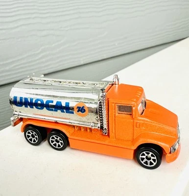 Hot Wheels 1991 Blue & White Card Tank Truck Orange & Chrome #147 UNOCAL 76 7SPs - Image 1 of 4