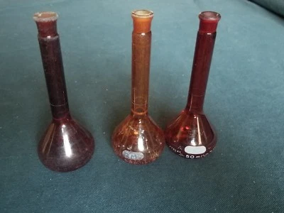 Lote de (3) frasco volumétrico PYREX rojo bajo actínico clase A 50 ml, 55640 justo Foto 1 de 4