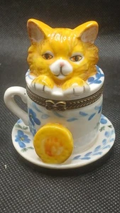 Vintage Porzellan Katze Kätzchen in Tasse Schmuckschatulle mit Keks/Plätzchen Schmuck - Bild 1 von 3