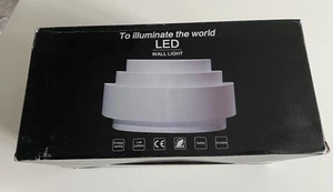 LED Low Energy Wandleuchte mit Leuchtmittel Brandneu Weiß - Bild 1 von 4