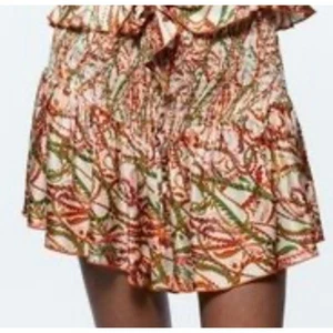 Zara NEW High Waisted Shorts Womens XL Ecru Swirly Smocked Casual Beachy - Picture 1 of 11