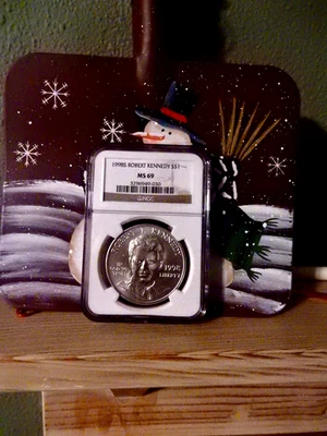 1998 S ROBERT KENNEDY SILVER COMMEMORATIVE DOLLAR - .75 OZ SILVER - 030 - Image 1 of 4