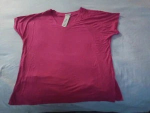 WOMENS SHORT SLEEVE V-NECK TOP. - Picture 1 of 1