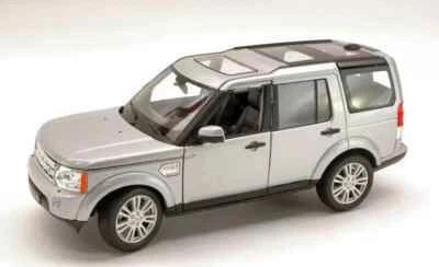 Welly24008S Land Rover Discovery 4 TDV6 HSE Silver 2015 1:24 Scale Diecast Model - Image 1 of 4