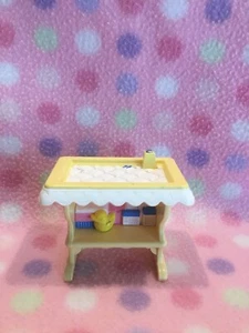 Fisher Price Loving Family Dollhouse Nursery Table Furniture 3+ - Bild 1 von 2