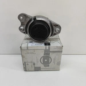 MERCEDES-BENZ C T-Model S205 Left Engine Mount A2052400800 1.5 Hybrid 135kW NEW - Picture 1 of 8