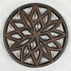 Inusual Circular Redondo WILTON TRIVET SIN MANGO 5-1/4 Pulgadas - Imagen 1 de 3