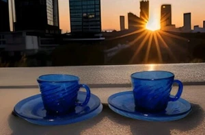 Kobaltblau Demitasse Mundgeblasen Swirl Glas Tasse & Untertasse Set - Bild 1 von 5