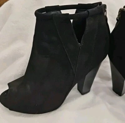Qupid Black Faux Suede Peep Toe Zip Back, Ankle Booties Block Heel size 8 - Image 1 of 4