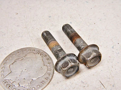 89 YAMAHA XT350 BRAÇADEIRA DE GUIDÃO SUPERIOR SUPERIOR MEIO PARAFUSOS DE MONTAGEM - Imagem 1 de 3