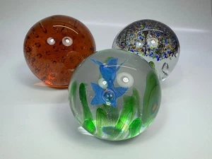 3 Stk großer GLAS BRIEFBESCHWERER PAPERWEIGHT BLASEN BLÜTEN mundgeblasen 3 kg - Picture 1 of 6
