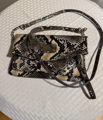 Bolso Bandolera o Bolso sin asas Nine West Imitación Piel de Serpiente con Correa Extraíble  Foto 1 de 3