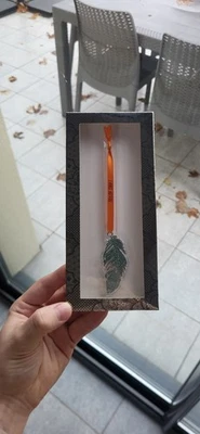 Taylor Swift - Feather Ornament - The life of a show girl - Photo 1/4