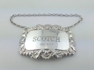 VINTAGE ELIZABETH II REPOUSSE SILVER SCOTCH DECANTER LABEL HM LONDON 1968 13.8g - Picture 1 of 5