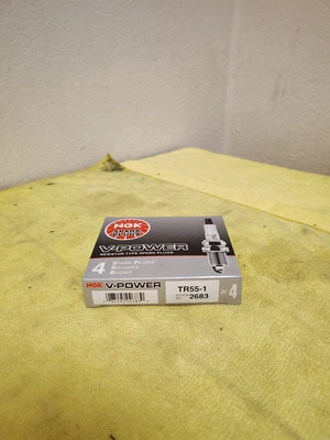 Bujías NGK para Buick, Chevrolet, Ford, GMC, Isuzu 94-00 se venden en una caja de 4 Foto 1 de 4