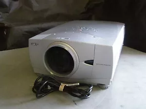 Sanyo PLC-XP57L PLC-XP57 (Christie LX55) Proiettore 5500 LUMEN, LAMPADA NUOVA OPZIONALE! - Foto 1 di 3
